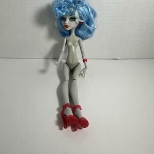 Monster High  Skull Shores Ghoulia Yelps 2008 Mattel w/shoes, earrings